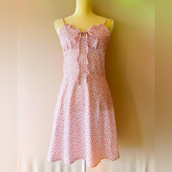 Dresses & Skirts - Pink floral mini dress dress size L